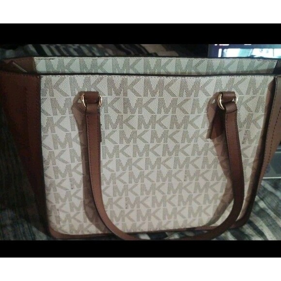 Michael Kors Jet Set Large Tote Saffiano Leather-– Vanilla/Acorn - Picture 5 of 12